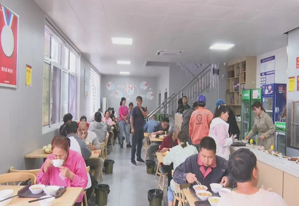 《中安在線》10月8日報道：埇橋區：社區小餐桌托起溫暖大民生